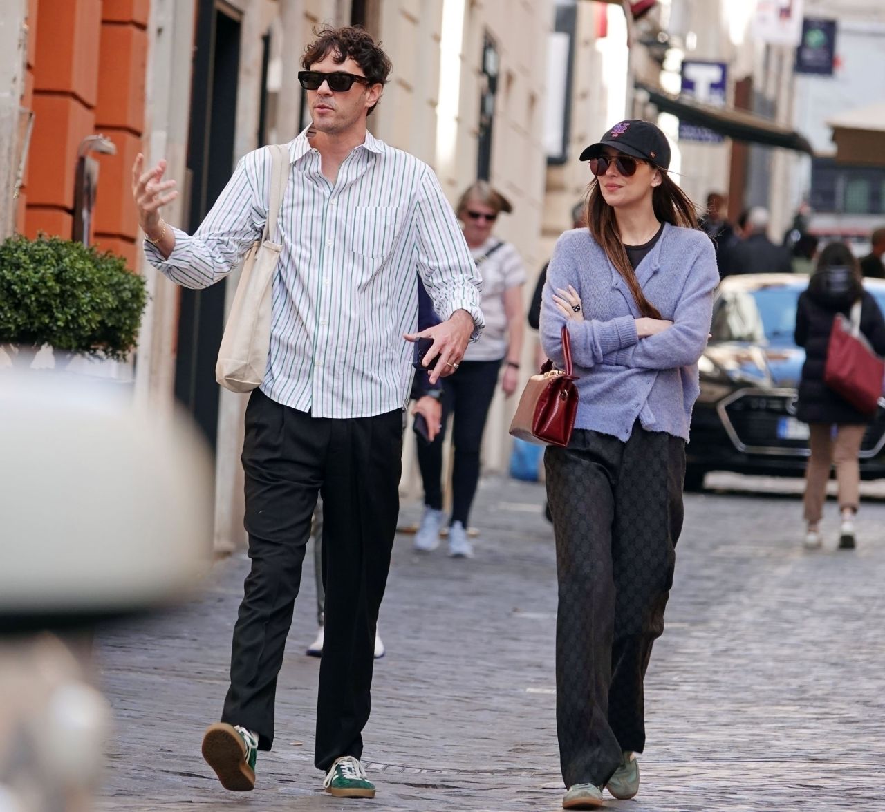 DAKOTA JOHNSON STREET STYLE IN ROME05